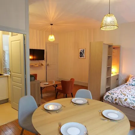 Quiet For Two In The Heart Of * Troyes