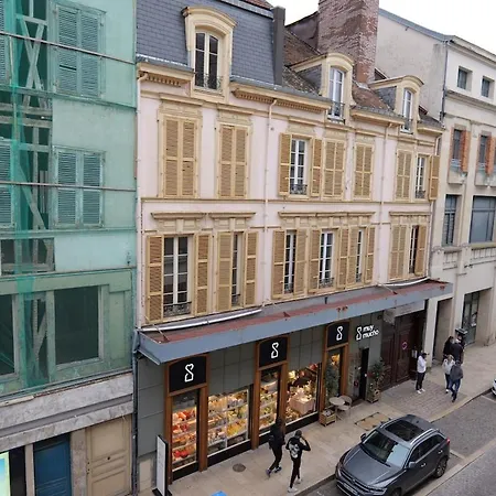 Quiet For Two In The Heart Of * Troyes