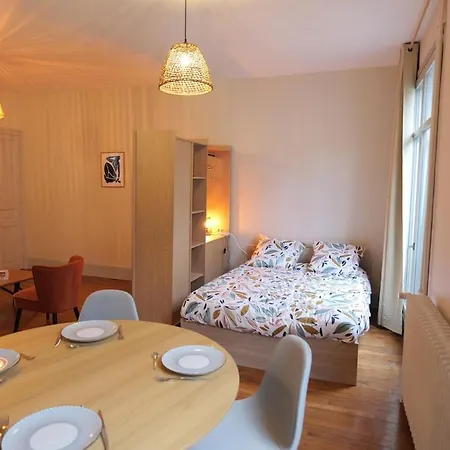Quiet For Two In The Heart Of * Troyes